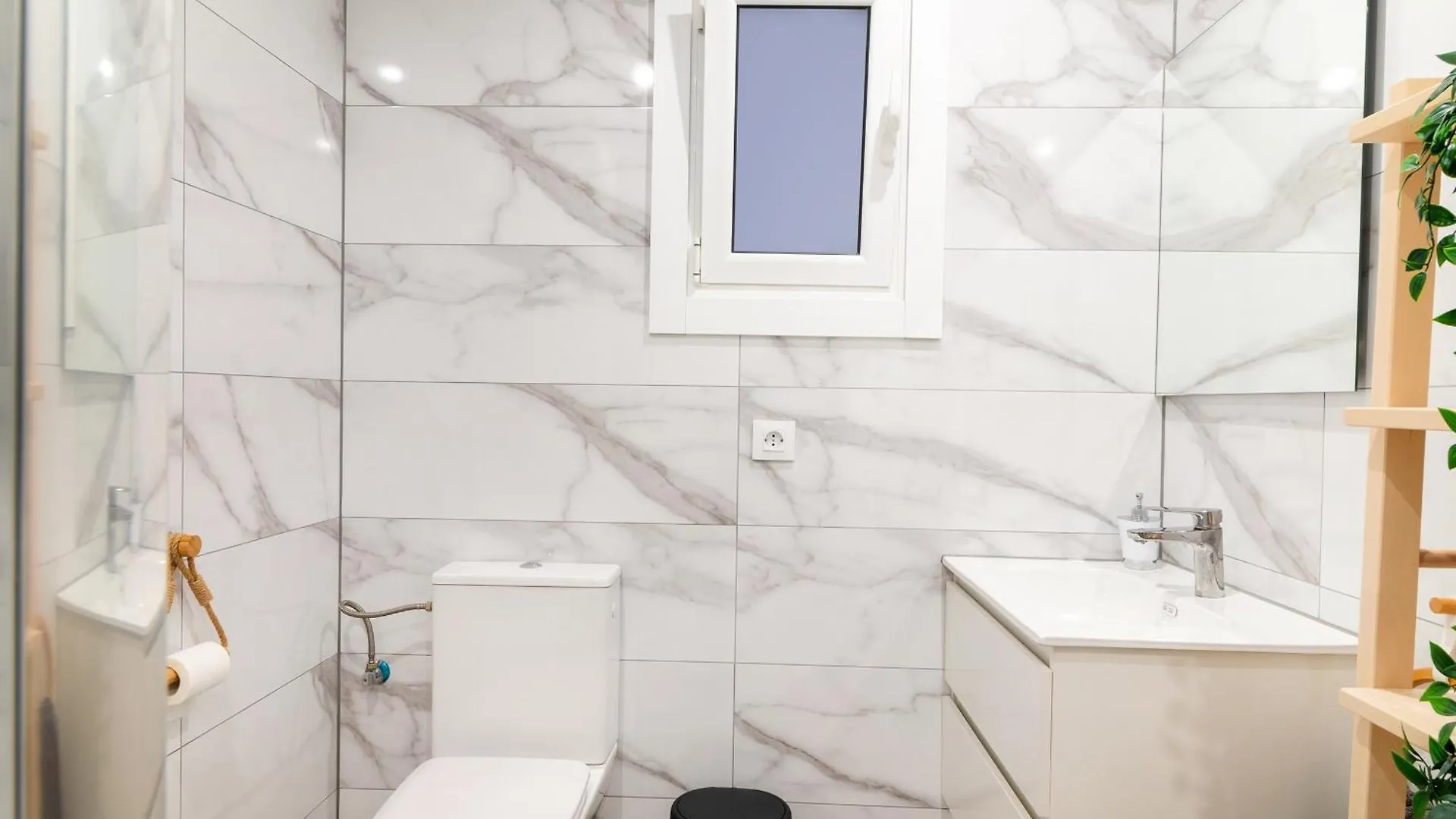 Salatan Apartments, Plaza Paris Λορέτ Ντε Μαρ 0*,  Ισπανία