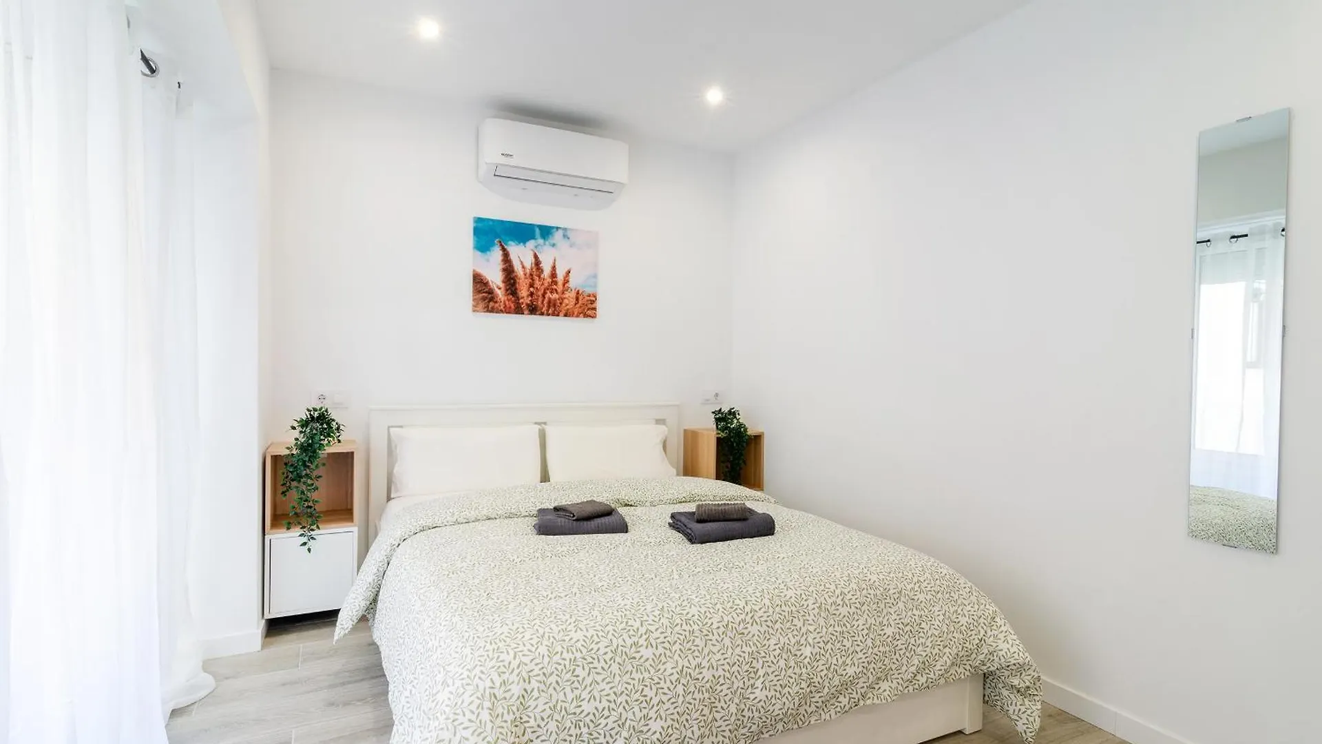 Salatan Apartments, Plaza Paris Λορέτ Ντε Μαρ Διαμέρισμα