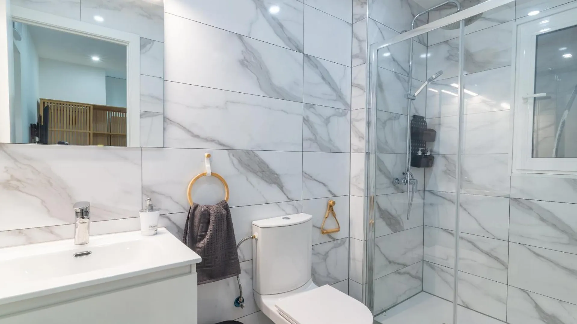 Salatan Apartments, Plaza Paris Λορέτ Ντε Μαρ Διαμέρισμα