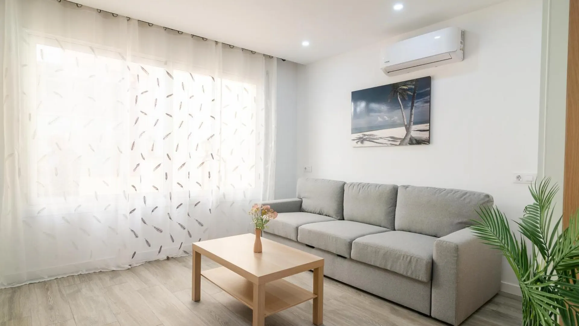Salatan Apartments, Plaza Paris Λορέτ Ντε Μαρ