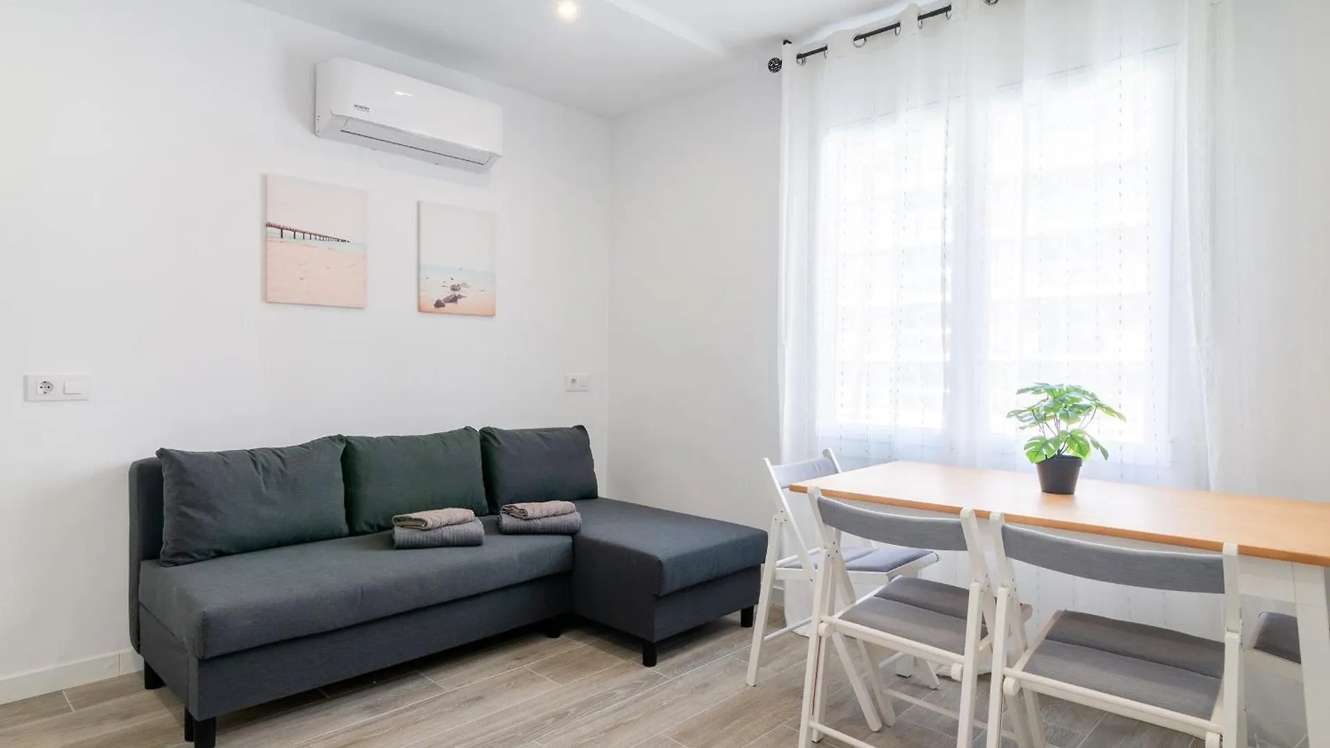 Salatan Apartments, Plaza Paris Λορέτ Ντε Μαρ Διαμέρισμα
