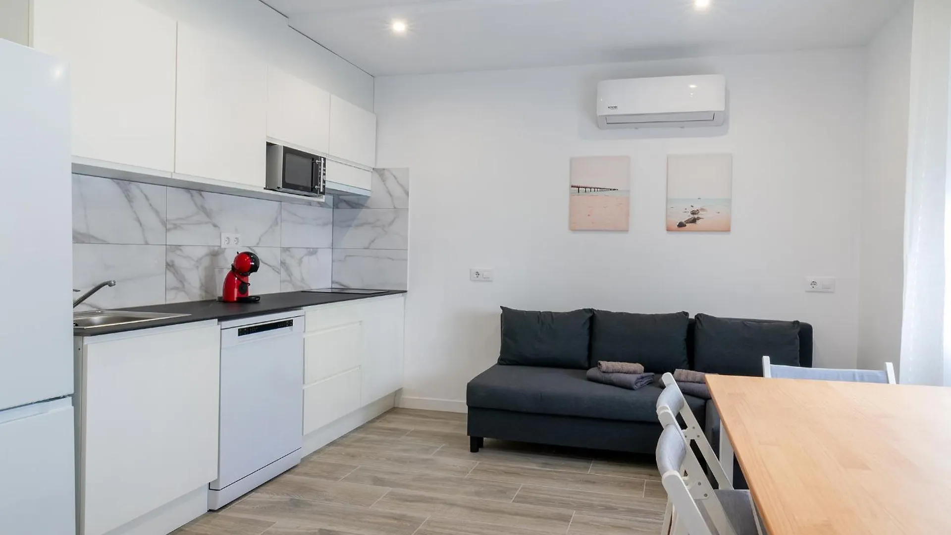 Salatan Apartments, Plaza Paris Λορέτ Ντε Μαρ 0*,