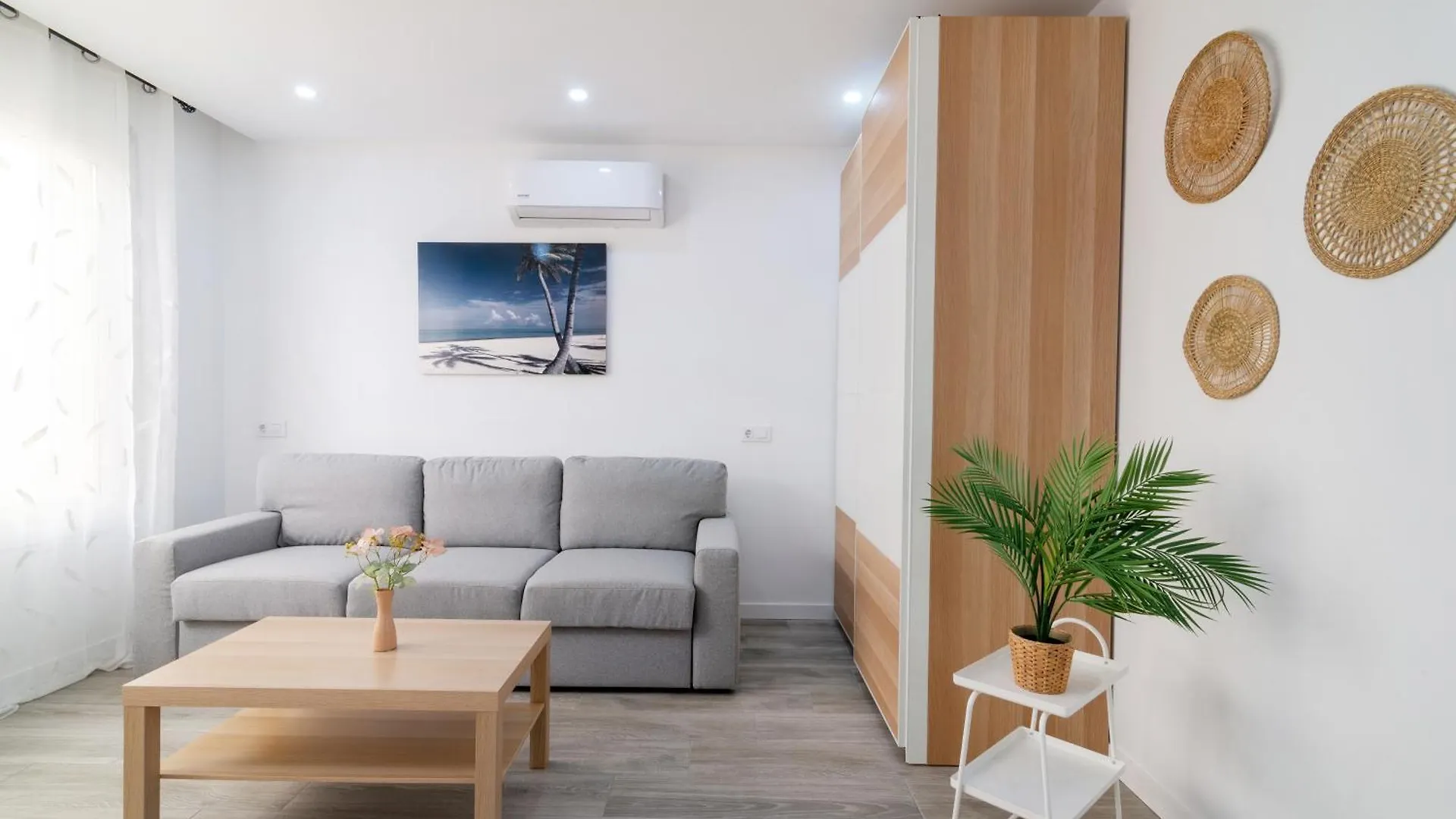 Salatan Apartments, Plaza Paris Λορέτ Ντε Μαρ