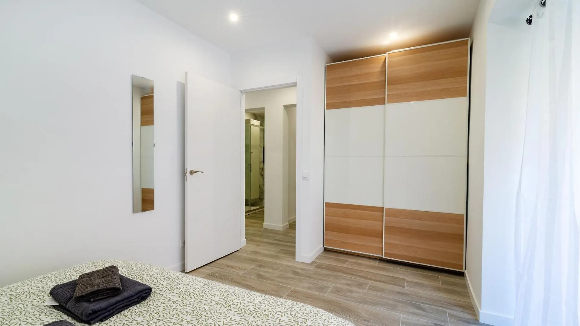 Salatan Apartments, Plaza Paris Λορέτ Ντε Μαρ Ισπανία