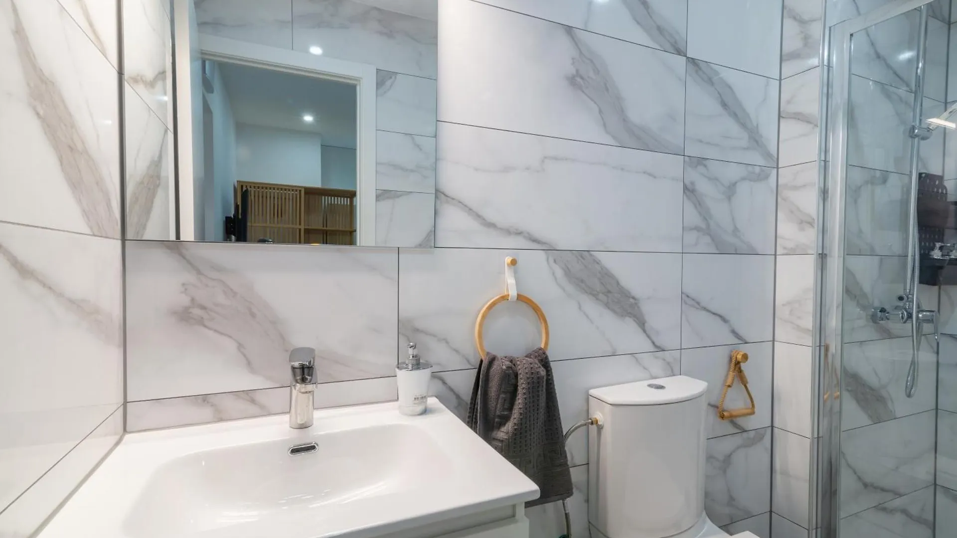 Salatan Apartments, Plaza Paris Λορέτ Ντε Μαρ 0*,