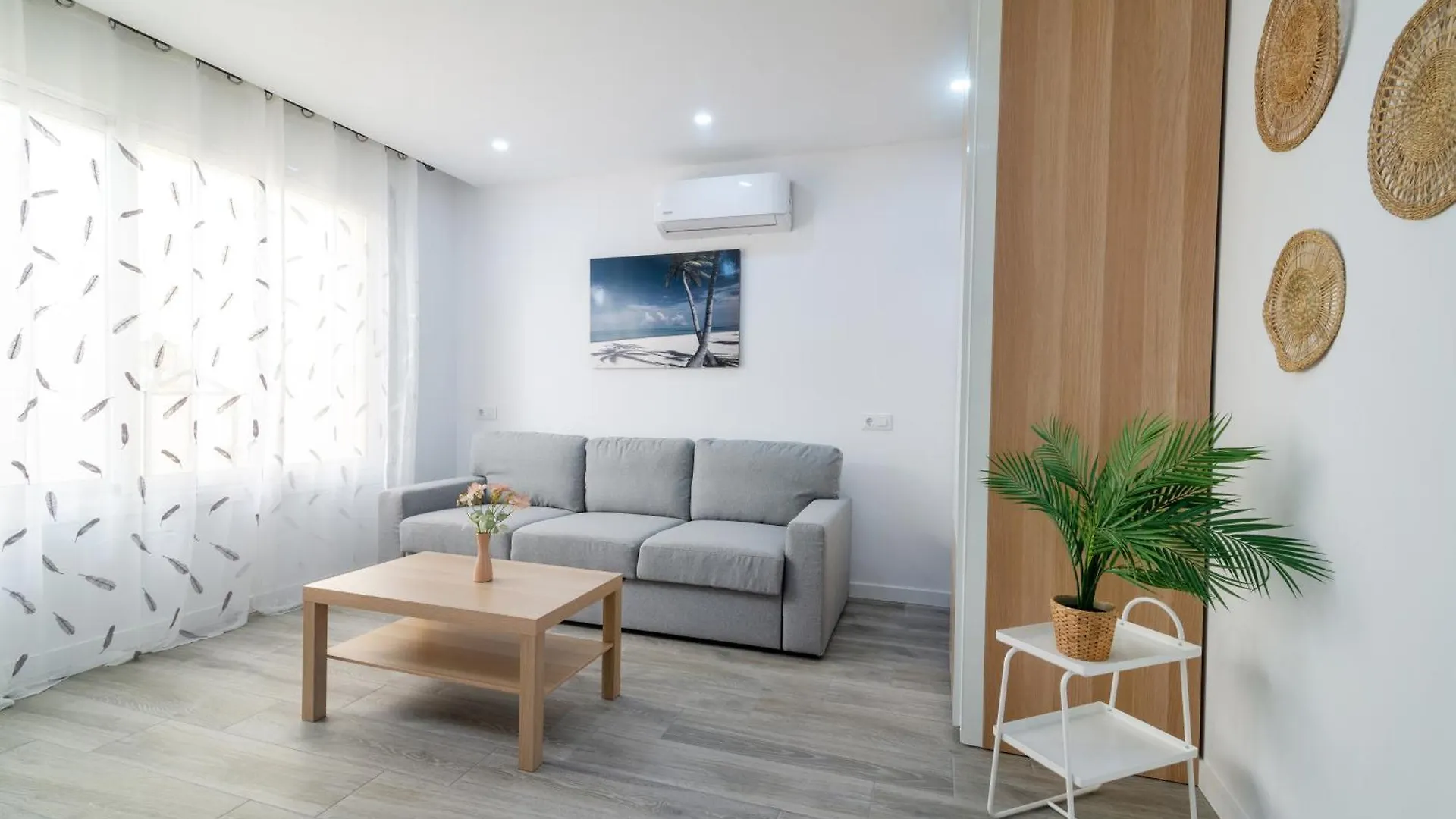 Salatan Apartments, Plaza Paris Λορέτ Ντε Μαρ 0*,  Ισπανία