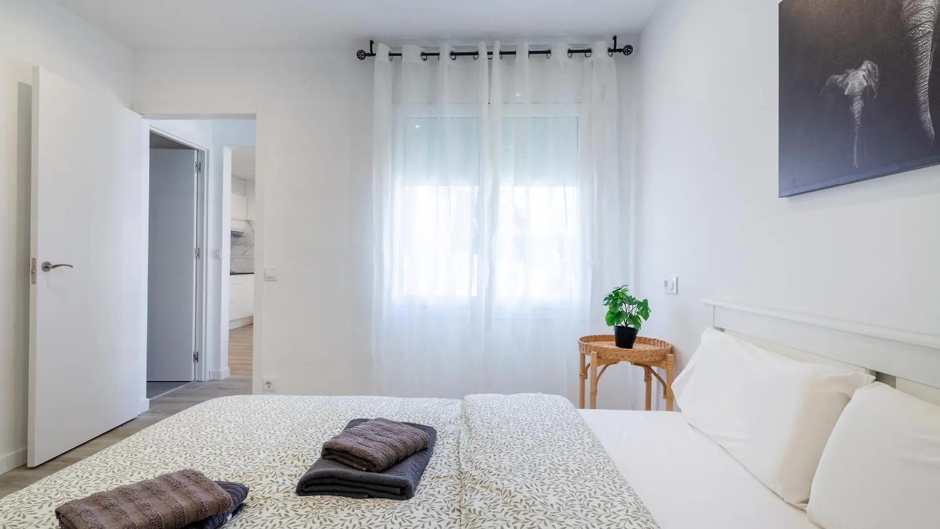 Salatan Apartments, Plaza Paris Λορέτ Ντε Μαρ Ισπανία