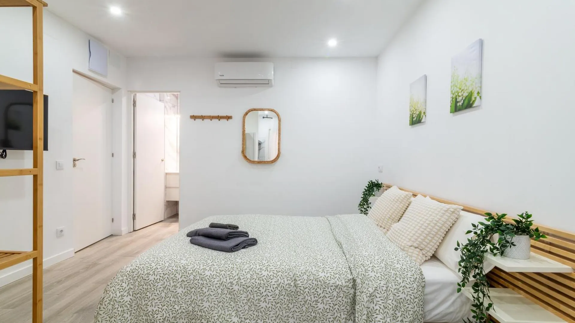Salatan Apartments, Plaza Paris Λορέτ Ντε Μαρ 0*,  Ισπανία