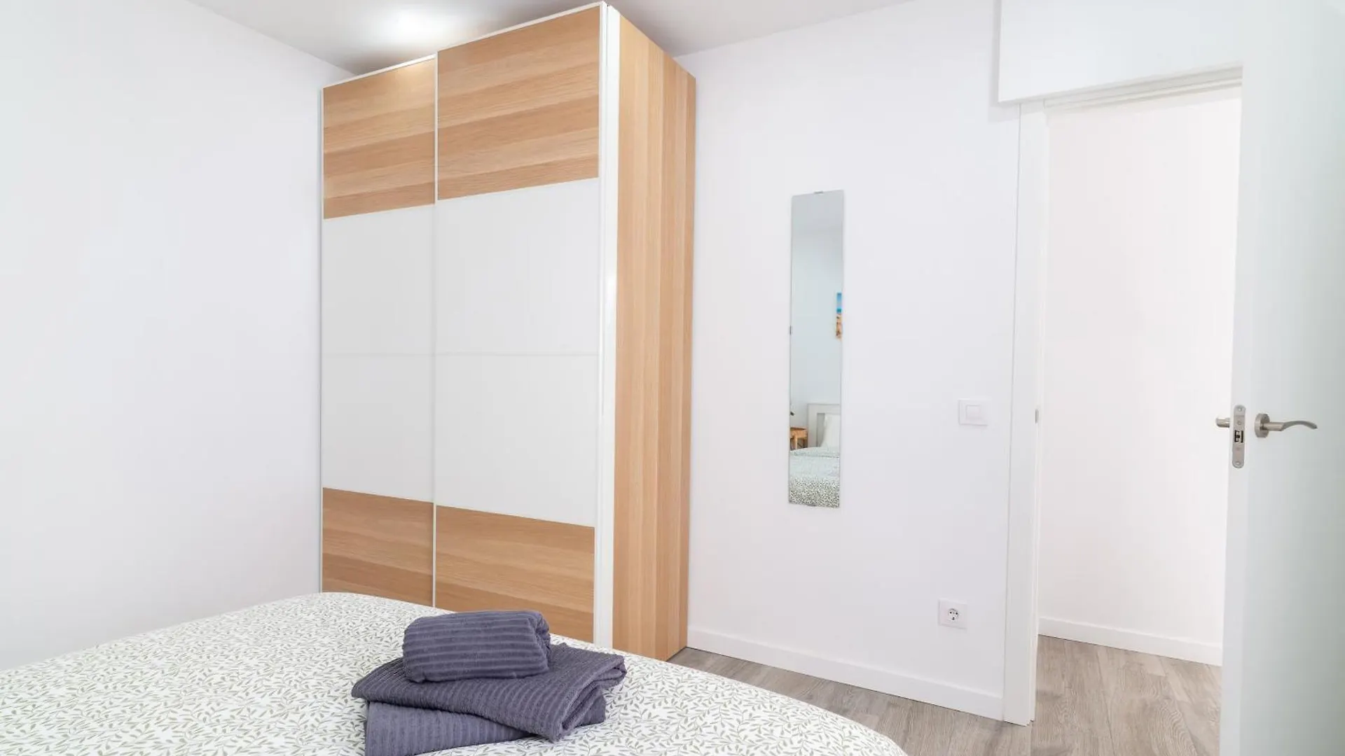 Salatan Apartments, Plaza Paris Λορέτ Ντε Μαρ Διαμέρισμα