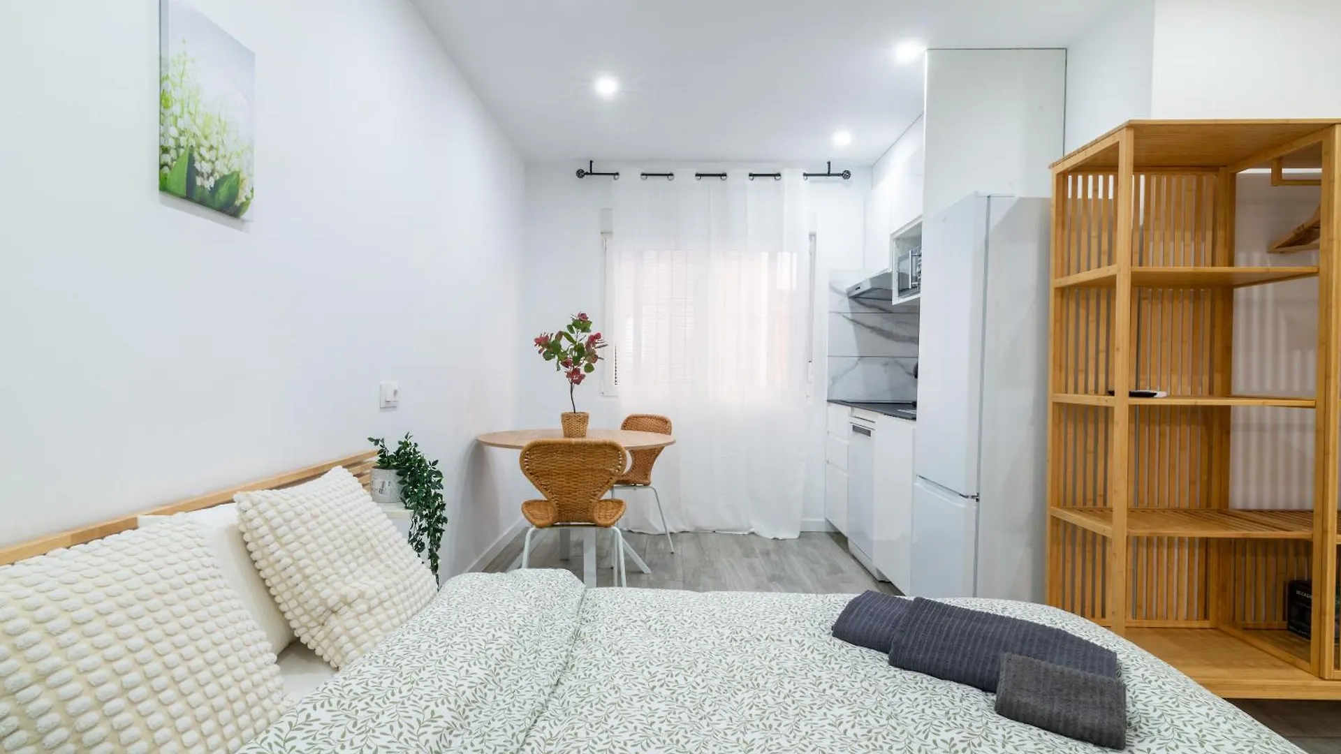 Salatan Apartments, Plaza Paris Λορέτ Ντε Μαρ 0*,  Ισπανία
