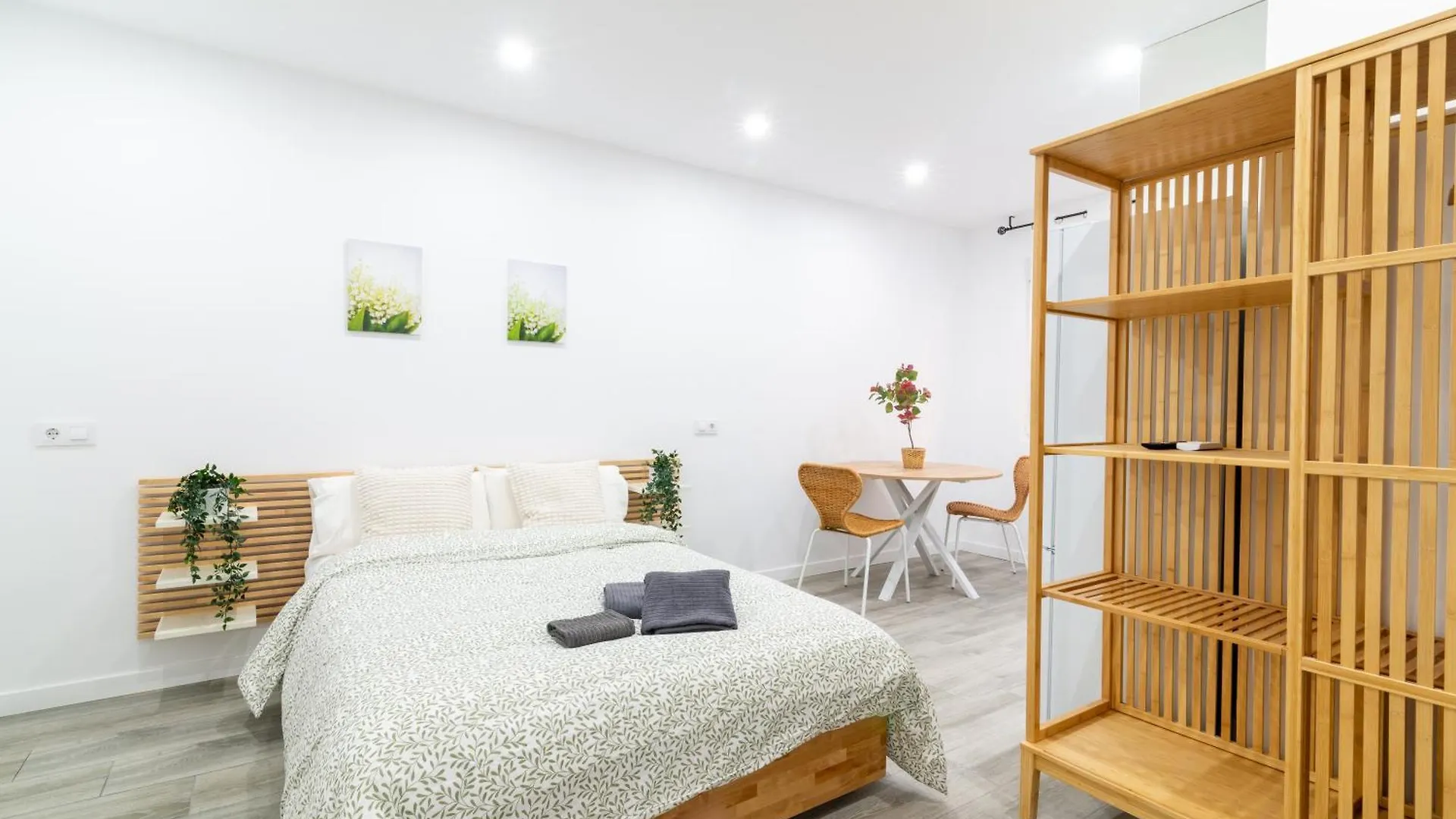 Salatan Apartments, Plaza Paris Λορέτ Ντε Μαρ