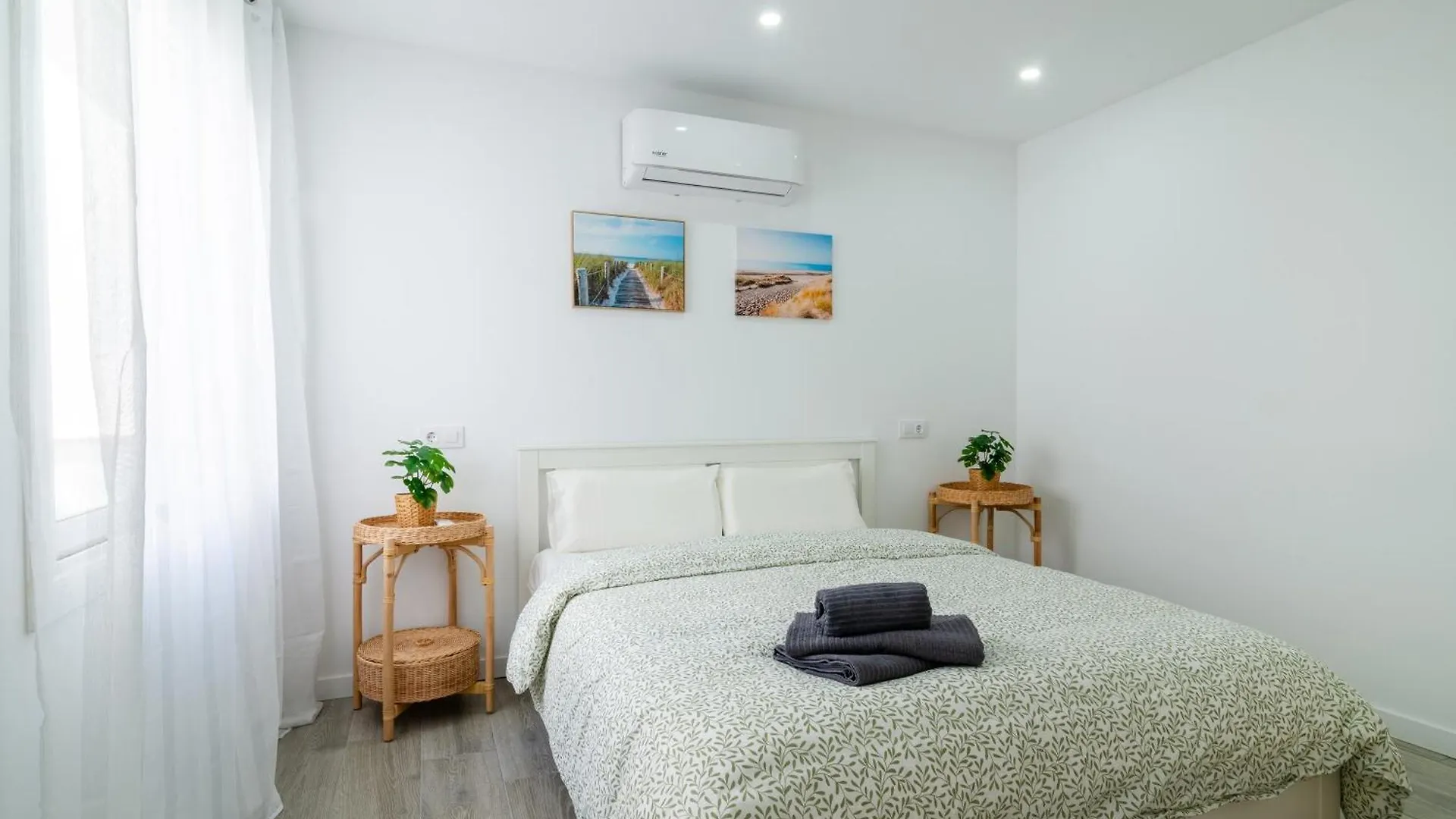 Salatan Apartments, Plaza Paris Λορέτ Ντε Μαρ Ισπανία