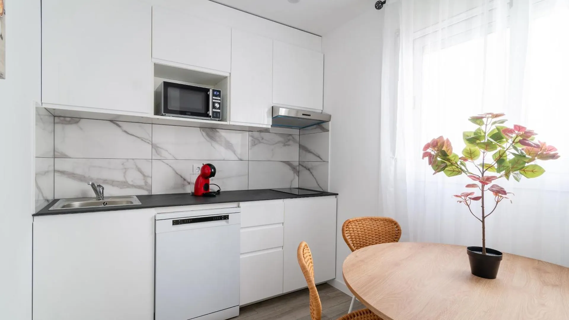 Salatan Apartments, Plaza Paris Λορέτ Ντε Μαρ Ισπανία