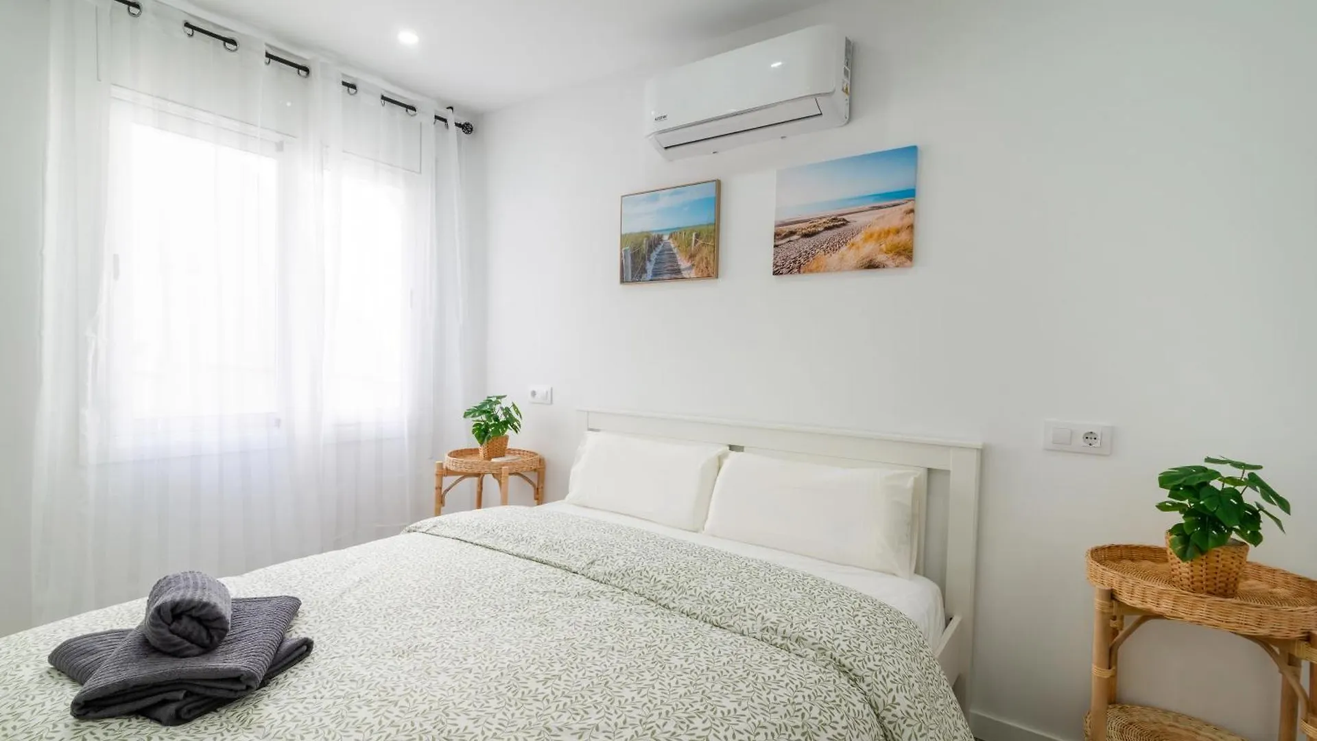 Salatan Apartments, Plaza Paris Λορέτ Ντε Μαρ Διαμέρισμα