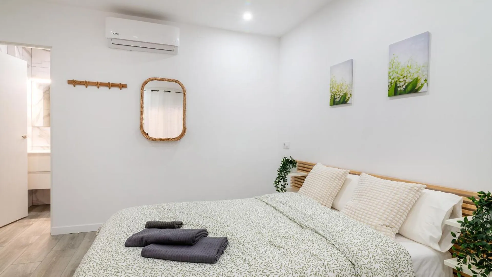 Salatan Apartments, Plaza Paris Λορέτ Ντε Μαρ