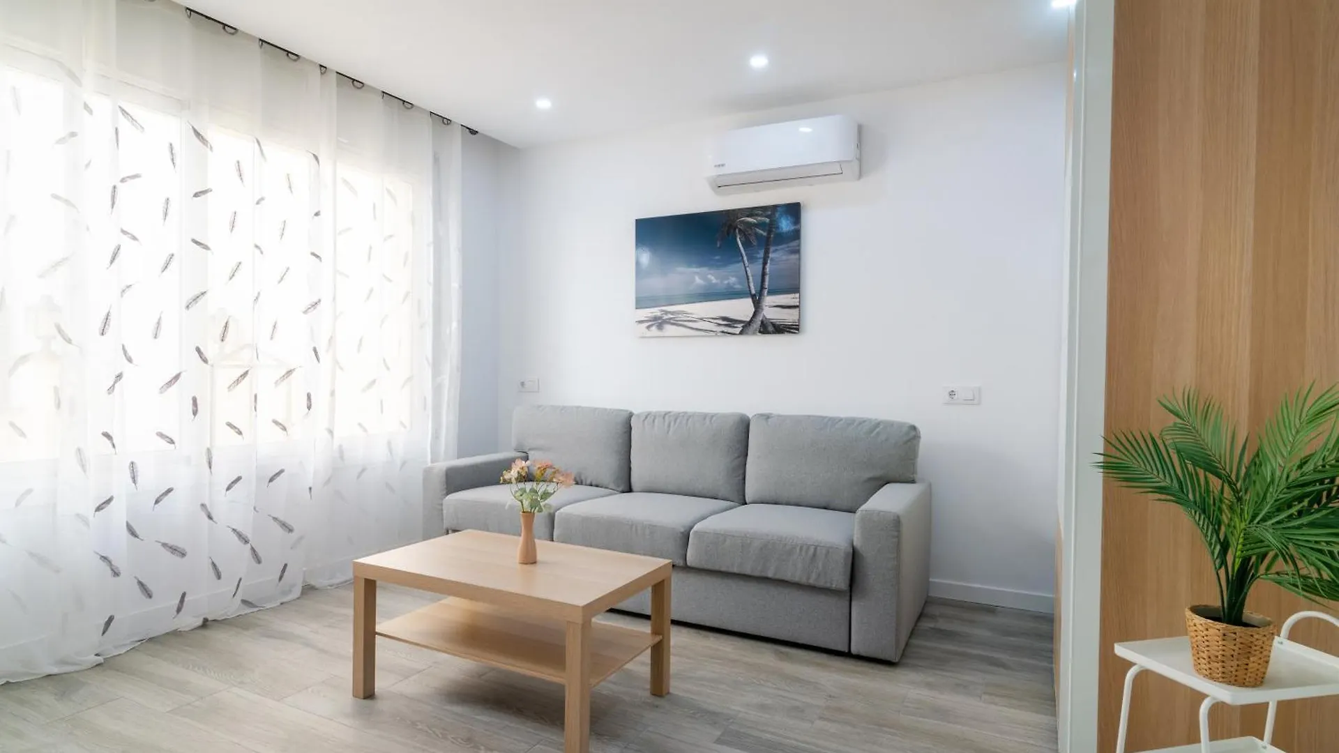 Salatan Apartments, Plaza Paris Λορέτ Ντε Μαρ 0*,  Ισπανία