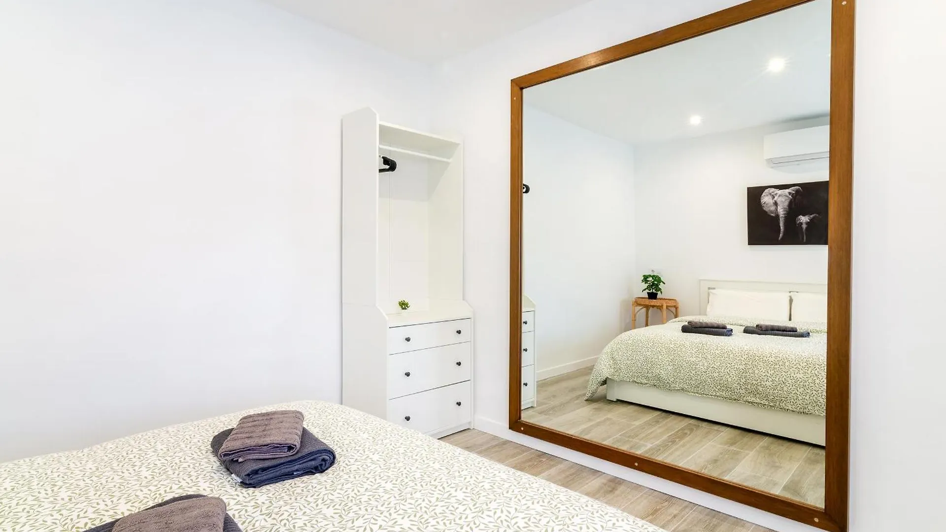 Salatan Apartments, Plaza Paris Λορέτ Ντε Μαρ 0*,  Ισπανία