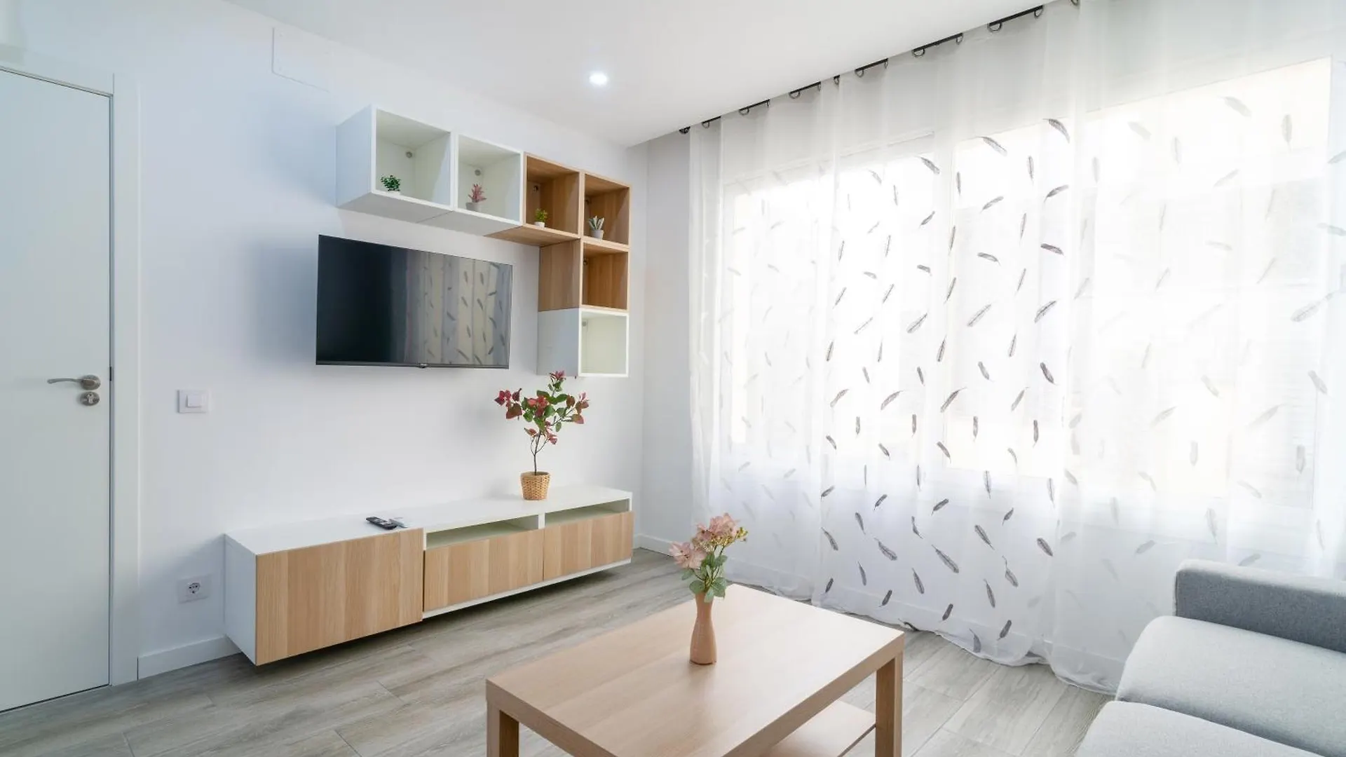 Salatan Apartments, Plaza Paris Λορέτ Ντε Μαρ Ισπανία